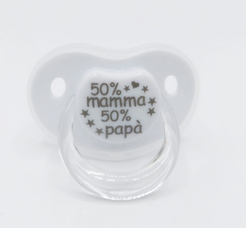 ciuccio con scritta 50% mamma 50% papà bimbi viareggio bianco